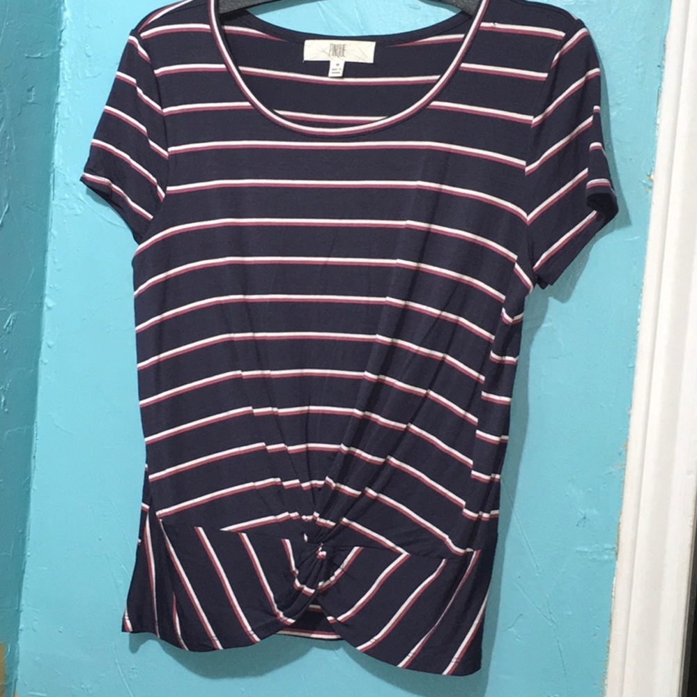 5/$25 Pinque Navy Twist-Front Top NWOT